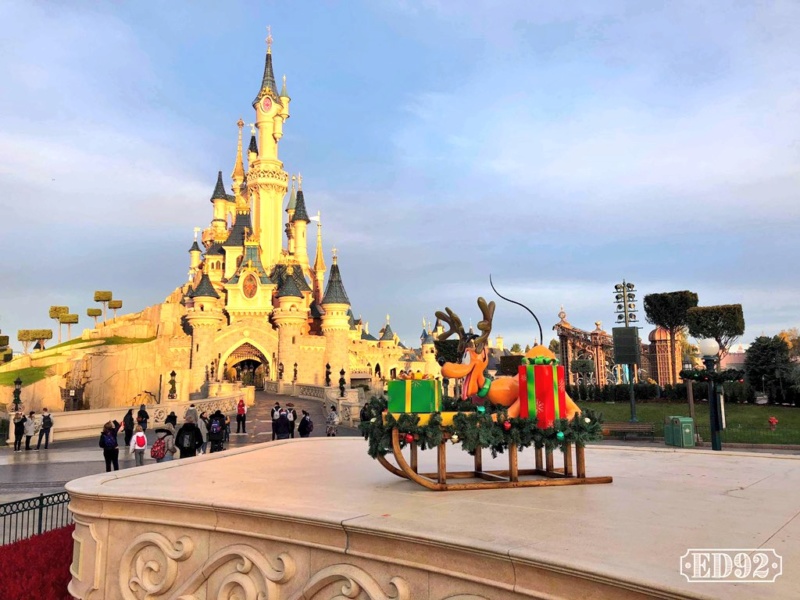 surprisemickey - [Saison] Le Noël Enchanté Disney : une célébration Mickeyfique (2018-2019) - Page 8 Img_2044