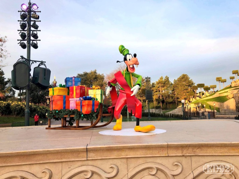 SupriseMickey - [Saison] Le Noël Enchanté Disney : une célébration Mickeyfique (2018-2019) - Page 8 Img_2045