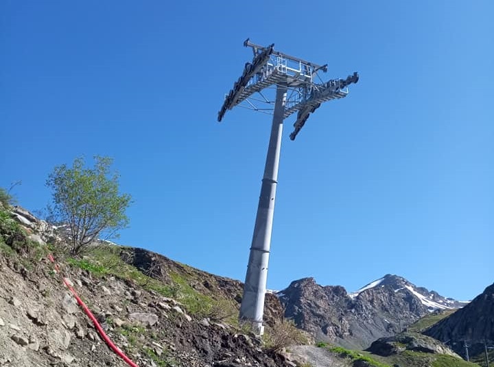 Construction télécabine débrayable 10 places (TCD10) Orelle - Caron 3 Vallées Express 20550510