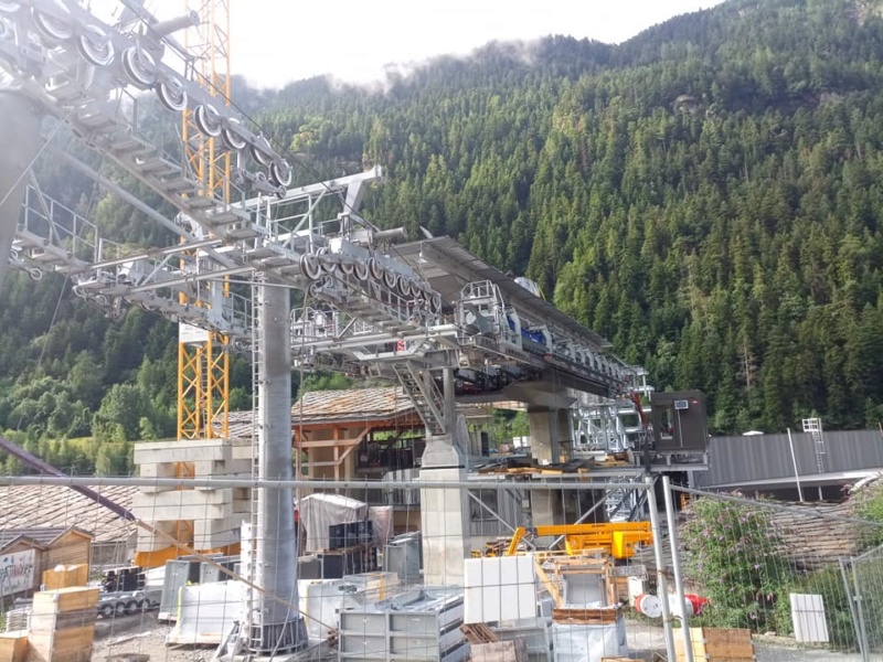 Construction télécabine débrayable 10 places (TCD10) Orelle - Caron 3 Vallées Express 23420510