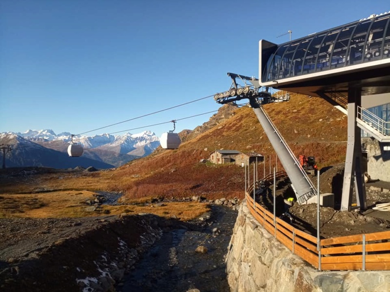 Construction télécabine débrayable 10 places (TCD10) Orelle - Caron 3 Vallées Express 24439812