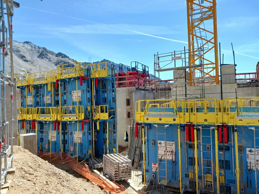 Construction télécabine 10 places (TCD10) des Glaciers La Plagne 36399510