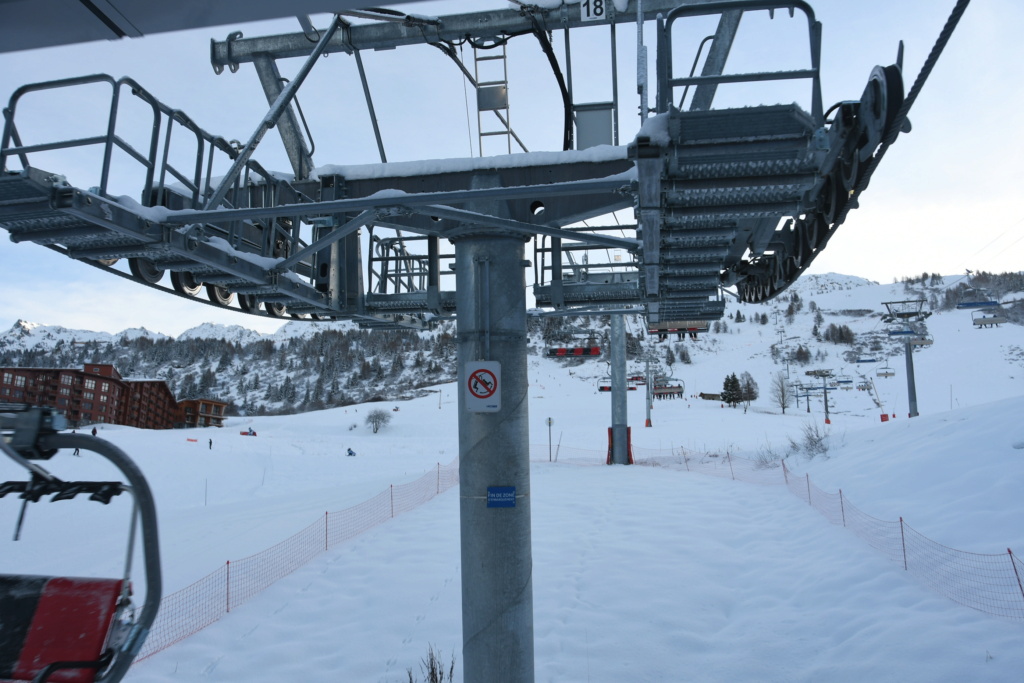 Télésiège débrayable 6 places (TSD6) Carreley - Leitner Dsc10336