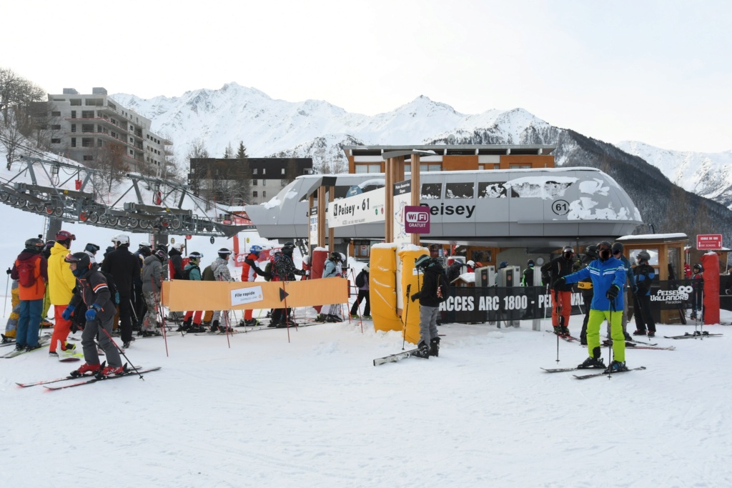 Télésiège débrayable 6 places (TSD6) Peisey Dsc11197