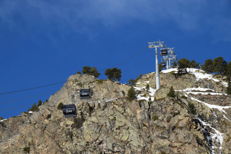 Télécabine débrayable 10 places (TCD10) D-Line - Tristaina Dsc_7732