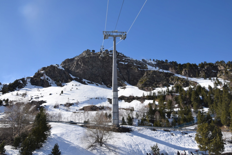 Télécabine débrayable 10 places (TCD10) D-Line - Tristaina Dsc_7733