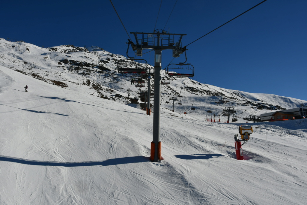 Télésiège débrayable 6 places (TSD6) des Menuires Dsc_9459