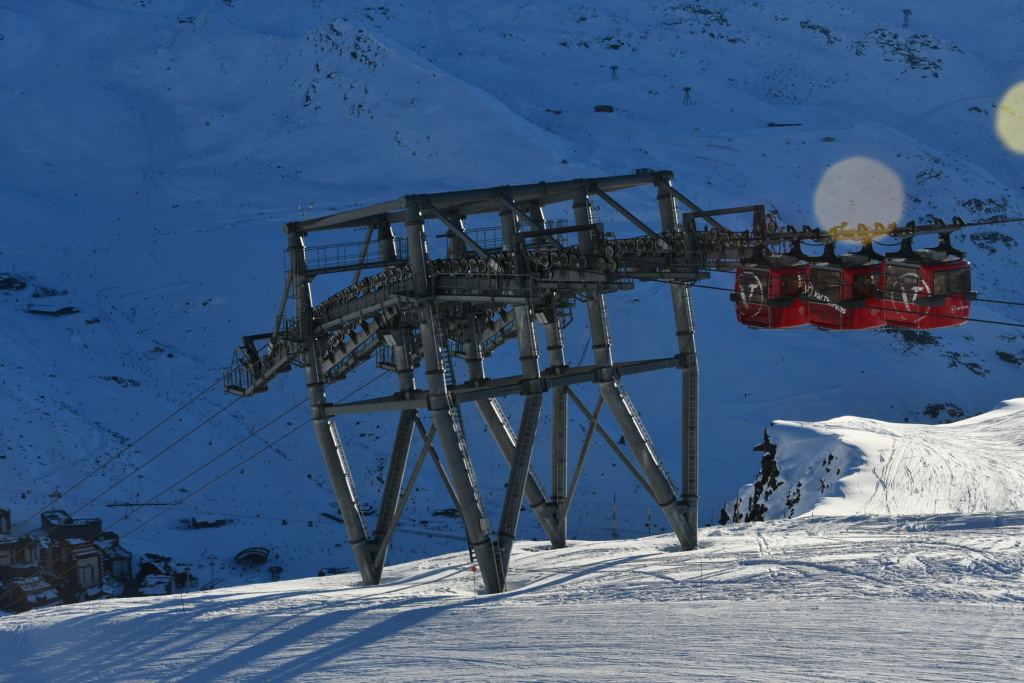 Funitel à va et vient (Double Monocâble) des 3 Vallées Dsc_9959