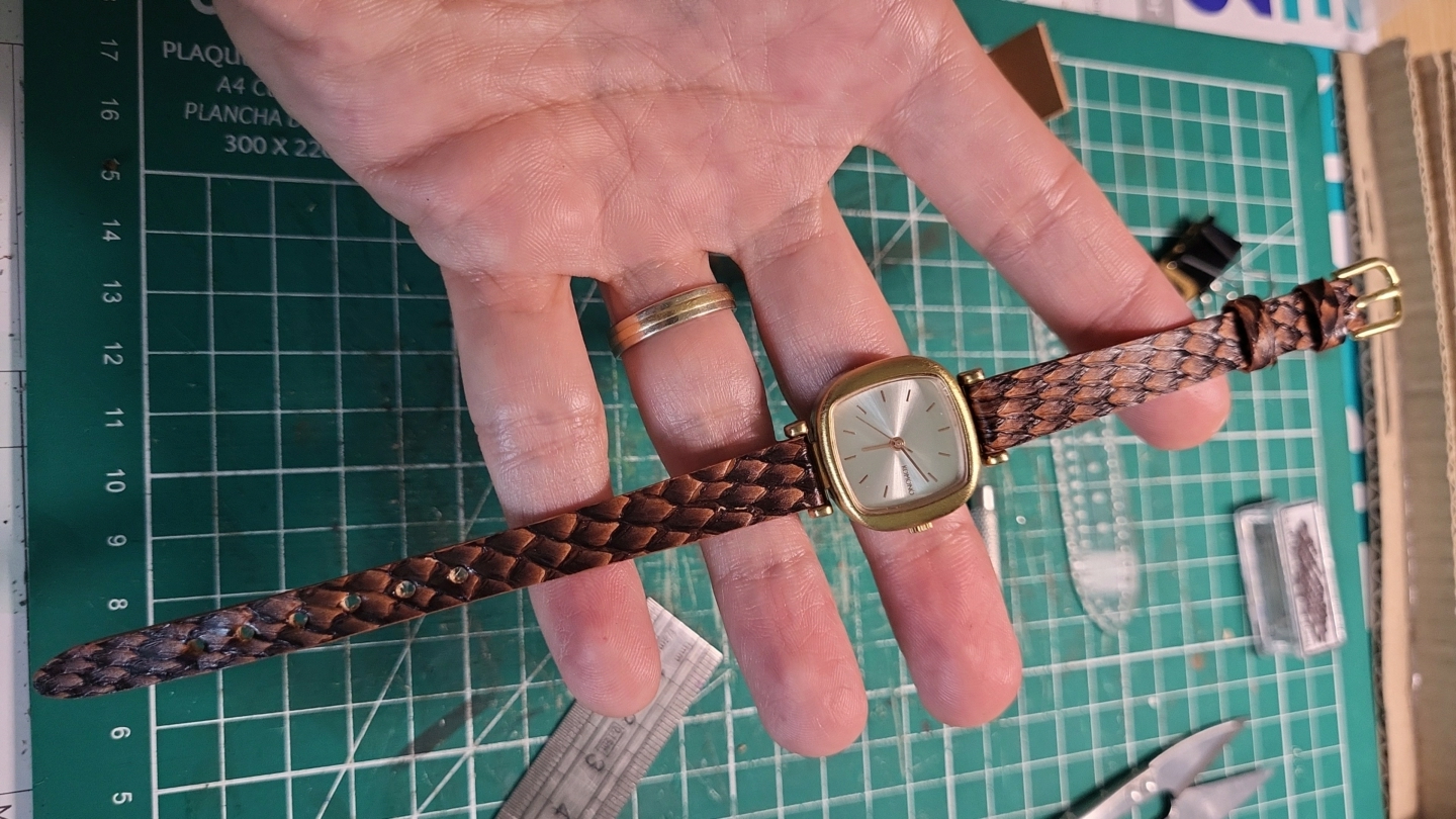  [TUTORIEL] Fabriquez vous-même votre bracelet en cuir - Page 17 Img-2032