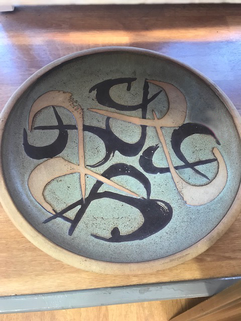 LARGE STUDIO POTTERY CHARGER WITH PRINTED BACKSTAMP Img_3011