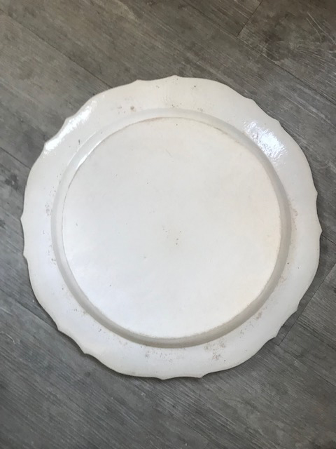 LARGE SCALLOP-EDGED - '18th century Staffordshire white salt glazed platter Img_3210