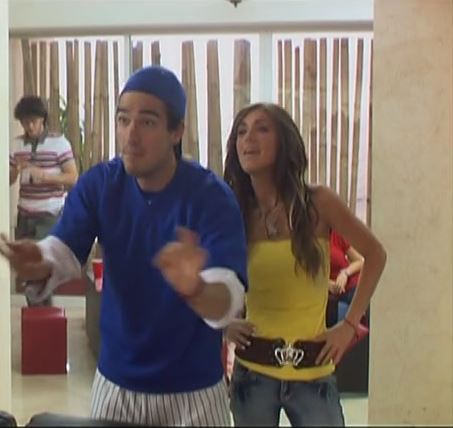 ღ Capturas de Annie y Poncho (RBD: La Familia) ღ - Página 11 Capit254