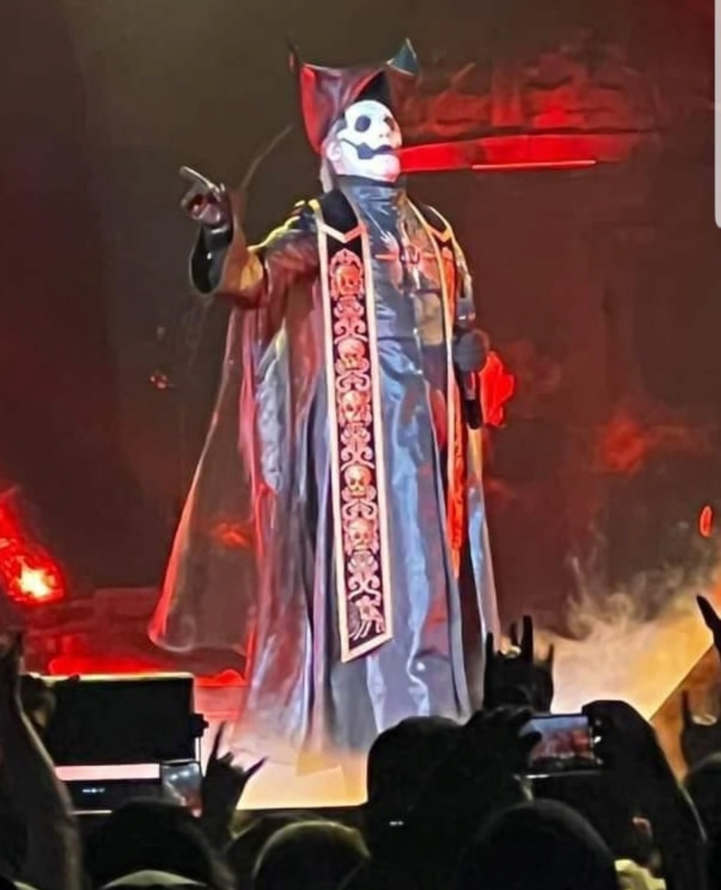 Papa Emeritus y sus discípulos reparten misas oscuras - Página 15 Scree167