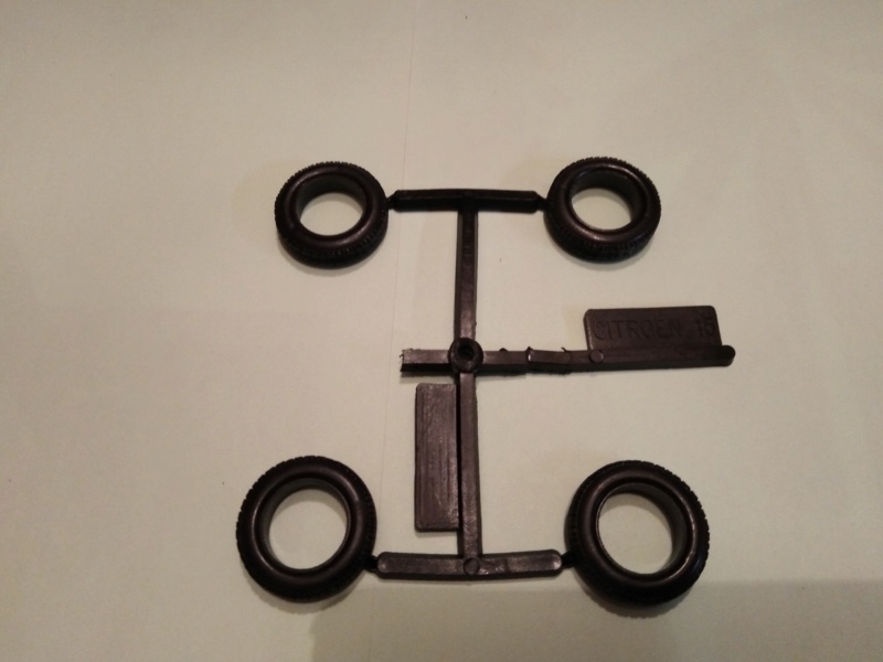 CITROËN 15 SIX CYLINDRES traction avant 1/24ème Réf 763 Citroz31