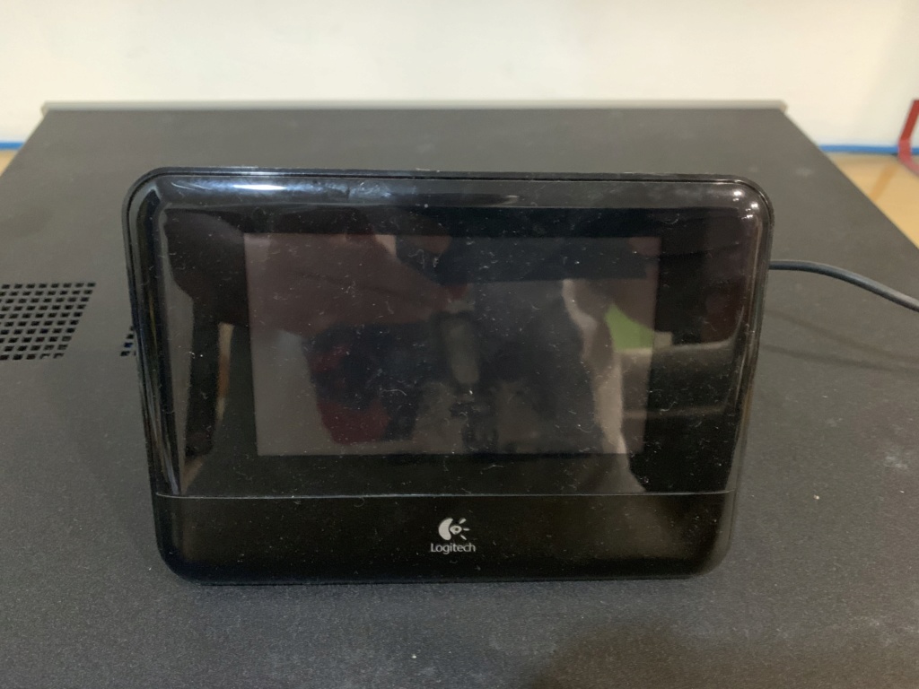 logitech squeezebox touch (used) Img_0614