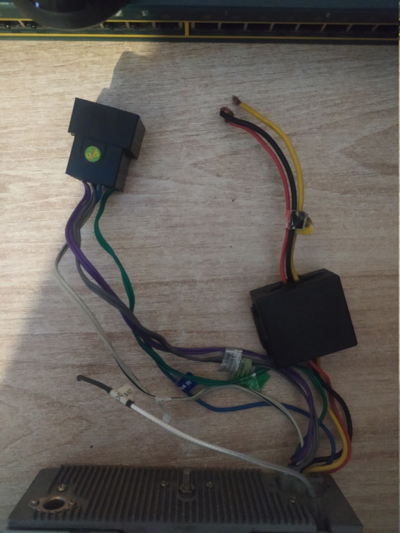 Recherche plan pour cablage autoradio Img_2014
