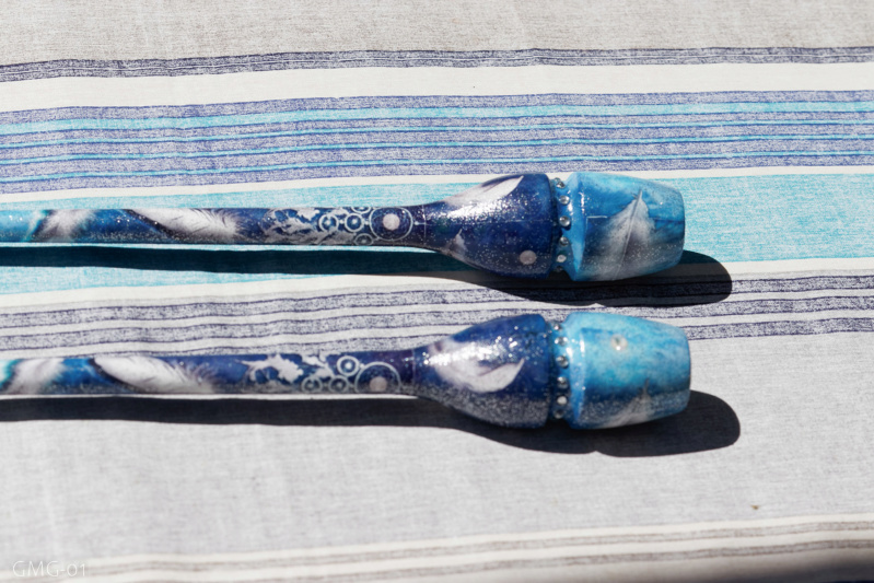 Massues Pastorelli encastrable 36 cm décoration camaïeu de bleu et blanc avec motifs plumes + perles Img_1612