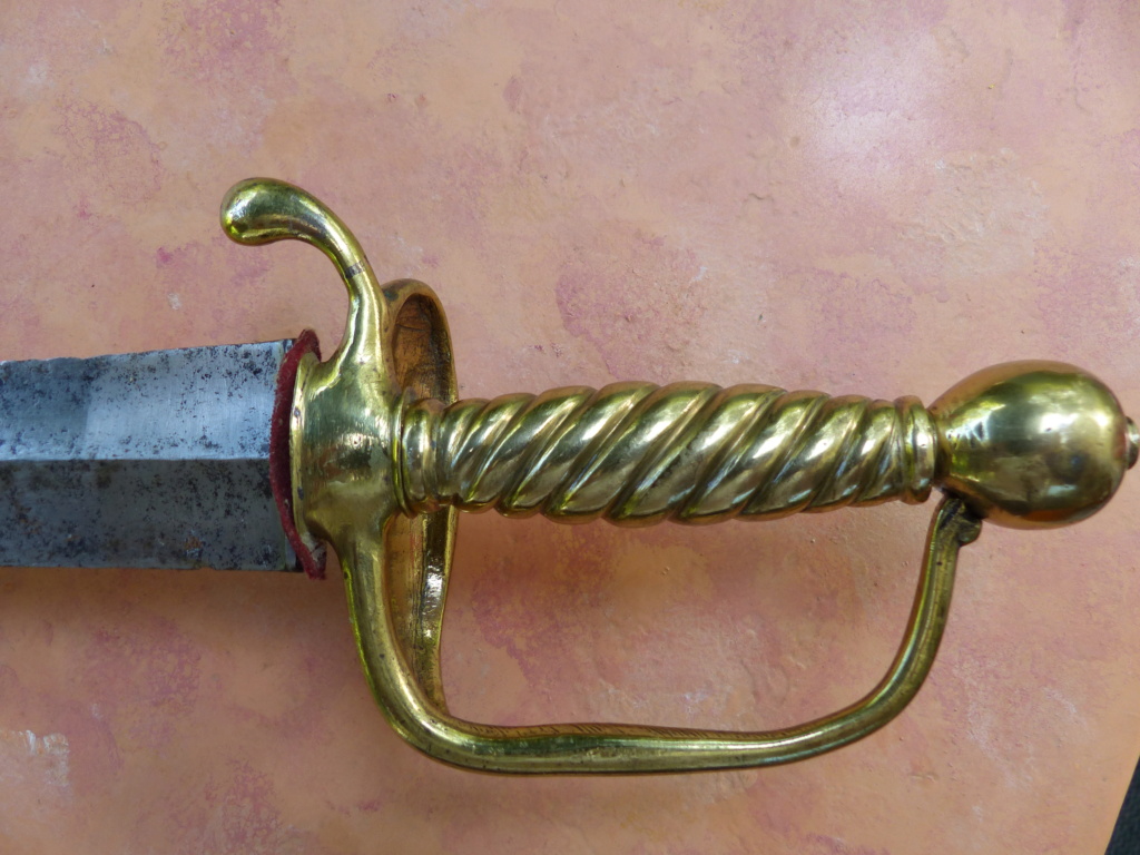épée d'officier de cavalerie de la fin du règne de Louis XIV P1120055