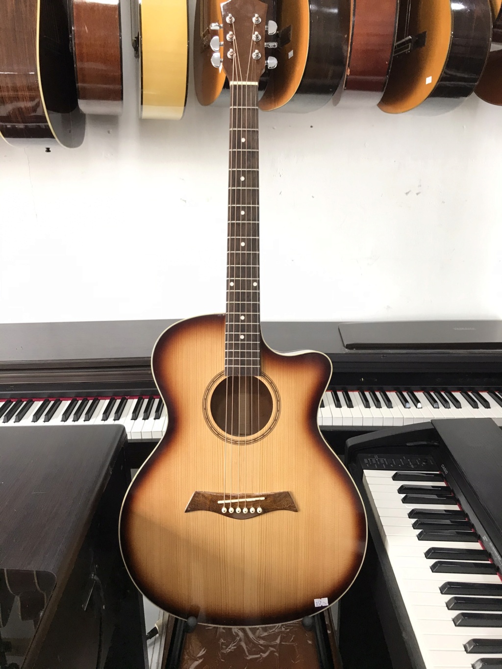 ĐÀN GUITAR VIỆT NAM 310