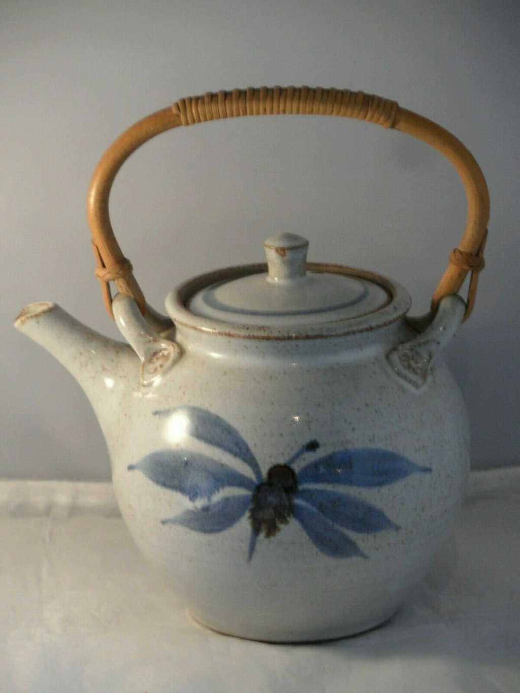 Spoked Wheel? Mark on Teapot - Alan Pett, Harefield Pottery Pot_112