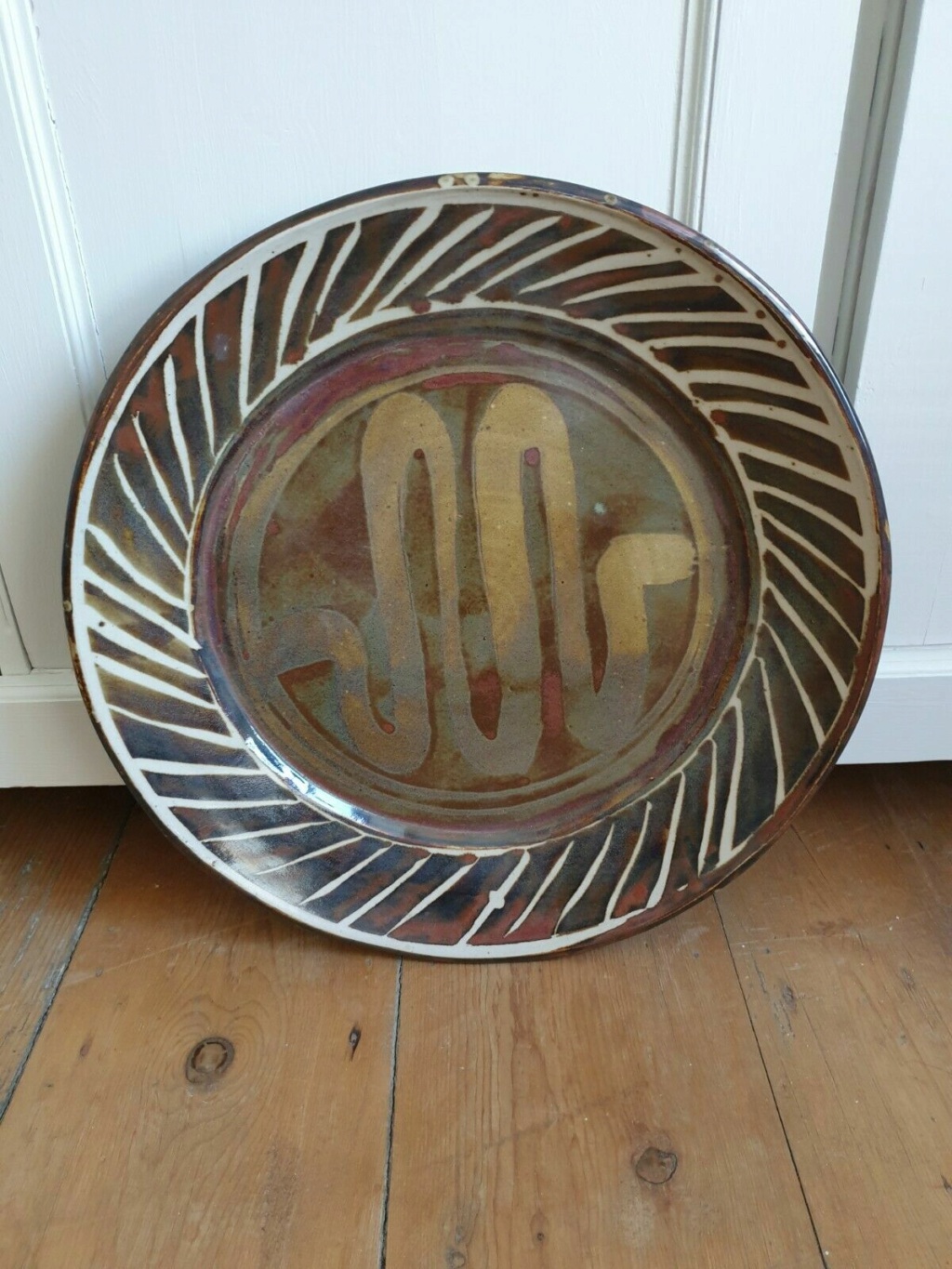 Huge platter from who knows who or where....any guidance please? Pot_513
