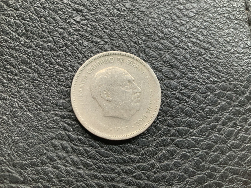 5 pesetas Franco 1957. Image44