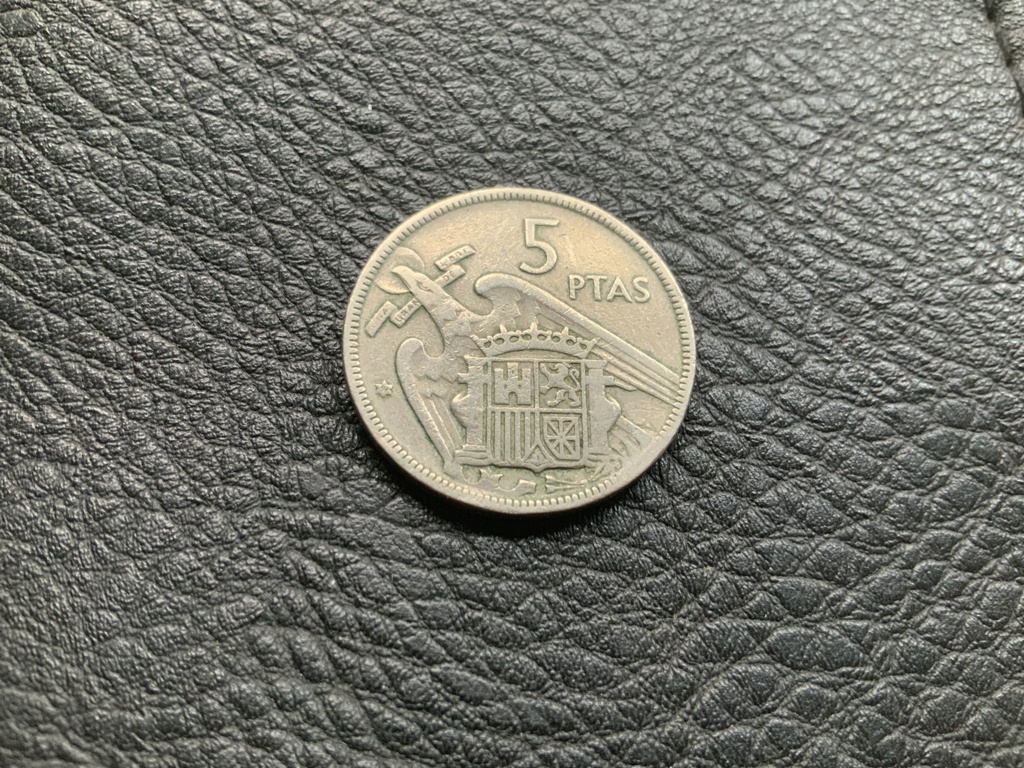 5 pesetas Franco 1957. Image45