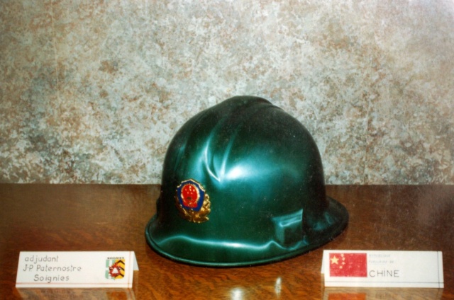 Collection de casques de pompiers 25-chi10