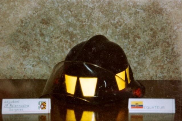 Collection de casques de pompiers 26-equ10