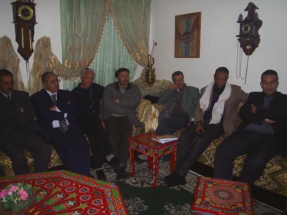 المطريون والمشاركون في ملتقى السرديات بمكناس في زيارة محبة للأخ العوني نور الدين S4010011