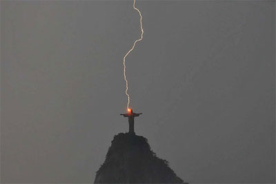 Rayo  a Cristo Redentor en Brasil 08021410