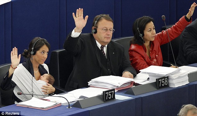 :: طفل يحضر جلسة البرلمان الاوروبي :: Articl13