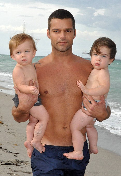 Ricky Martin ouvre les portes de son intimité et dévoile sa vie de père ! Yeeeah10