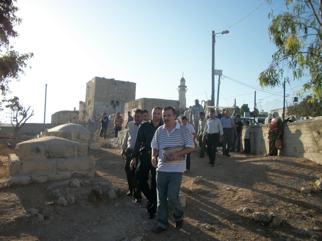 زيارة المقبرة بعد صلاة عيد الفطر Ouuoo147