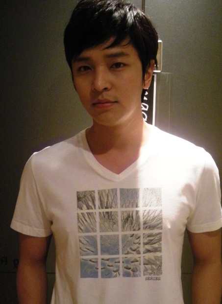 [imágenes]KJH Mostrando los productos de los Auspiciadores 20110510