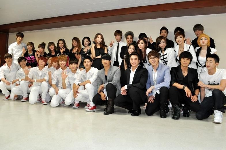 KJH EN JAPÓN POR EL CONCIERTO POR LAS VICTIMAS DEL TERREMOTO OCURRIDO+llegada a Corea 20110653