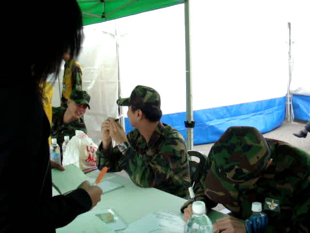 02 y 03/10/10 Día del ejército ( autográfos) B910