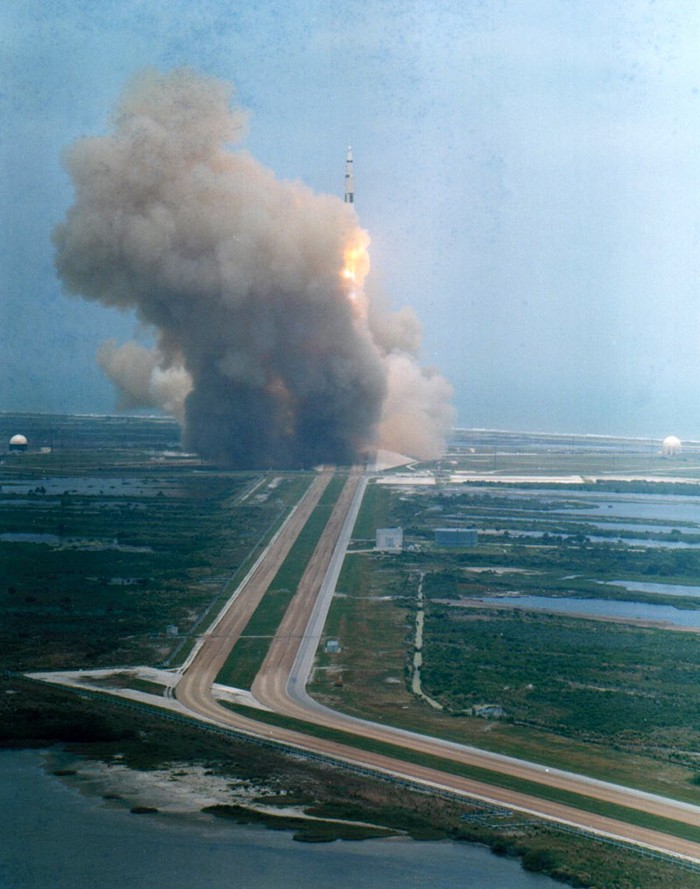 Photos rares et/ou originales, de préférence inédites sur le forum - Page 25 Apollo10