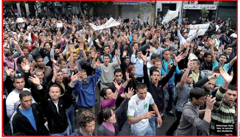 Insultés et tabassés hier, 2000 à 3000 étudiants défilent aujourd'hui dans Alger. Captur11