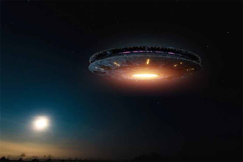 Selon un astronaute britannique, les OVNIs pourraient être des humains voyageant dans le temps ou des vaisseaux extraterrestres Aliens10