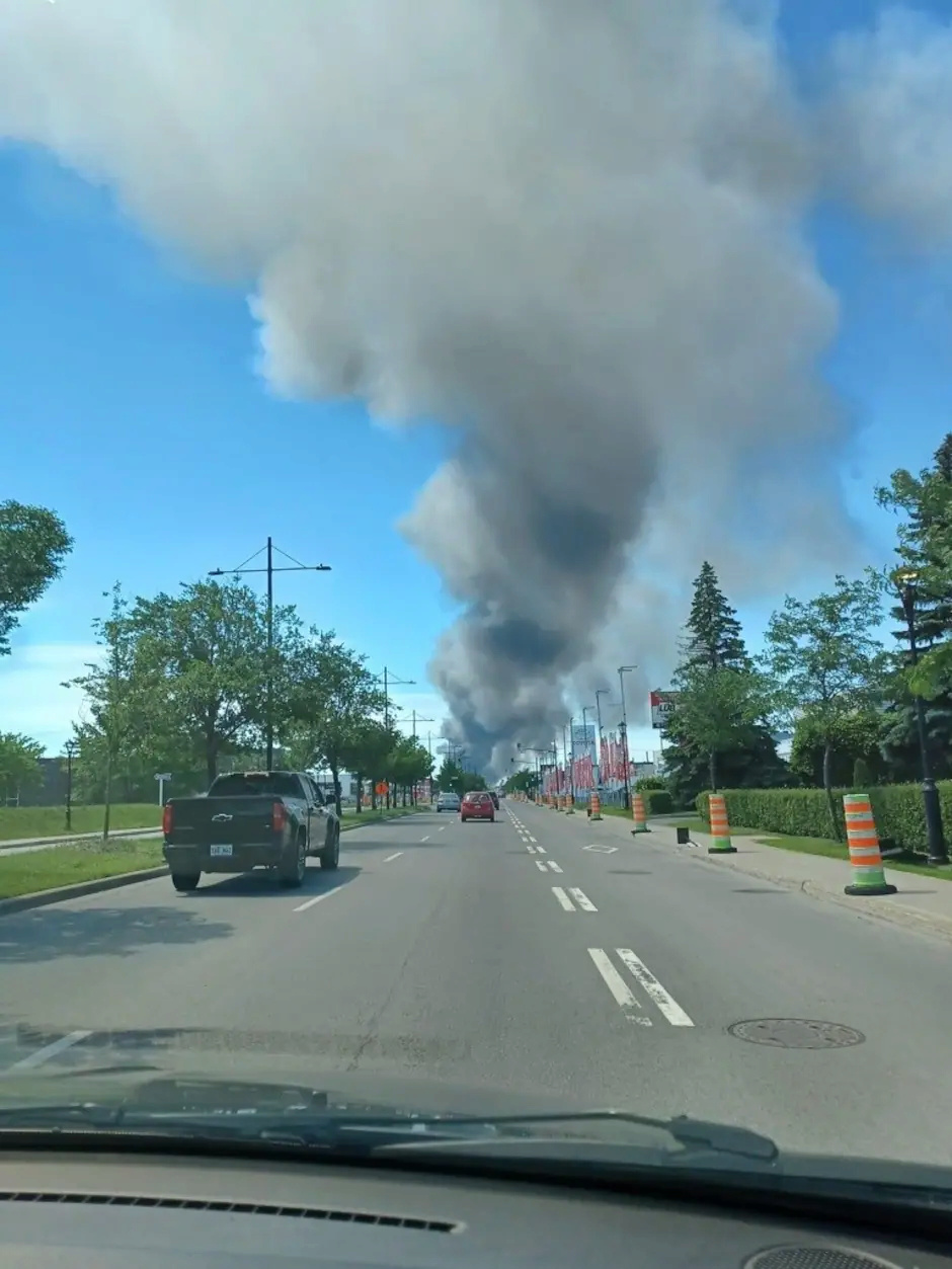 Important incendie dans l'est de Montréal Thumbn11