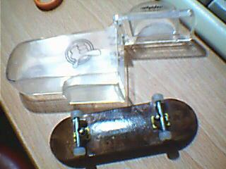 post your fingerboard case/box - Page 2 Pictur11