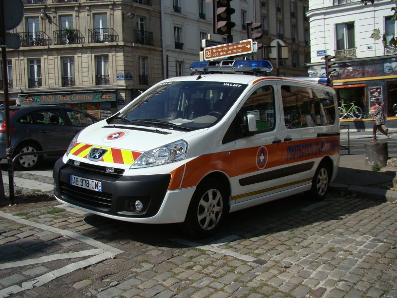 paris: divers services de secours Dsc08117