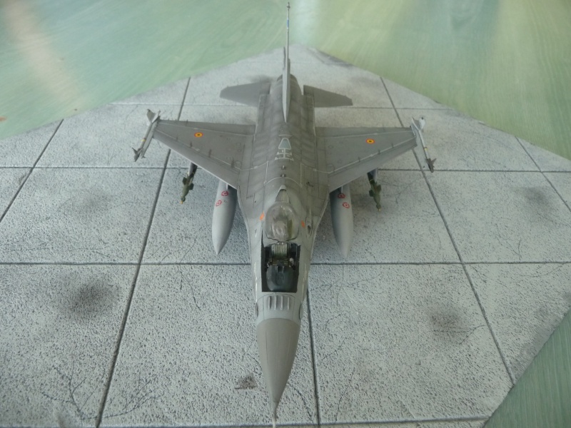 [Revell]F-16 AM belge  1/72 P1010411