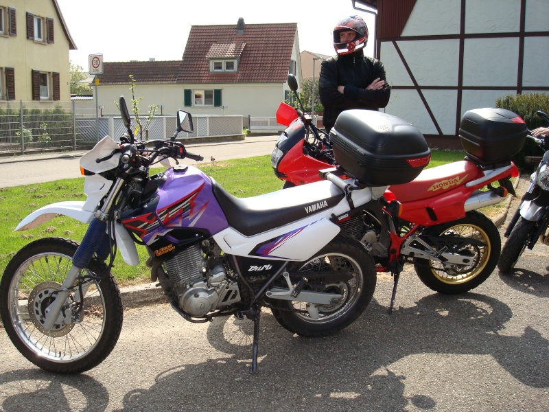 Le concours de Mai 2011: Votre moto et votre boulangère.   - Page 2 Dsc01564