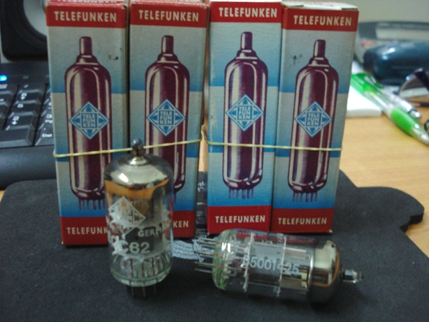 Telefunken ECC82 NOS Vintage  tubes Dsc03631