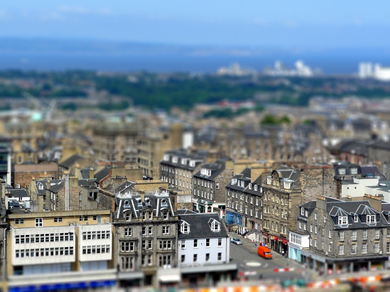 Essai tilt-shift: vue d'Edimbourg depuis le château  P1080510