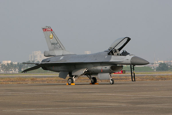Armée Taiwanaise / Republic of China Armed Forces(ROCAF) - Page 4 Af-f1611