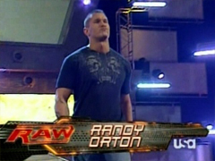 Randy Orton fait sa promo puis parle du titre intercontinental Randy_15