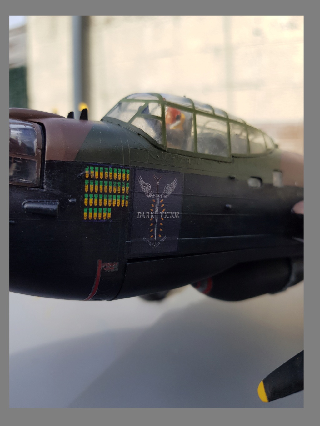 (VITRINE PROJET AA) Grand slam bomber Lancaster 1/48 20210377
